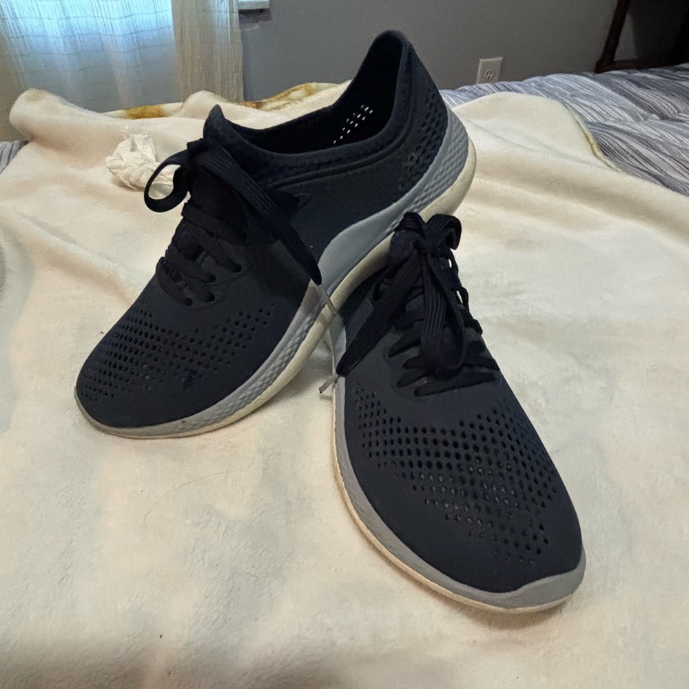 CROCS Women's Navy Blue  Sneakers 9Wide